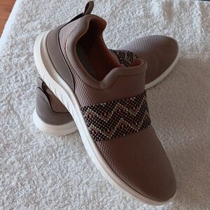 NWOT Clarks Cloudsteppers Nova Way Comfort Slip On Athletic Shoes